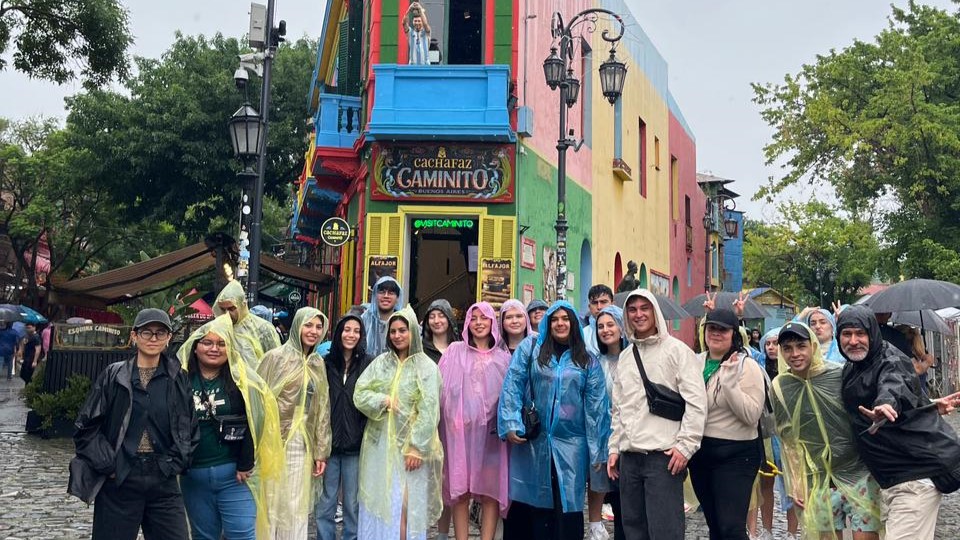 Estudiantes del Instituto de Geografía participan en programas internacionales IAST