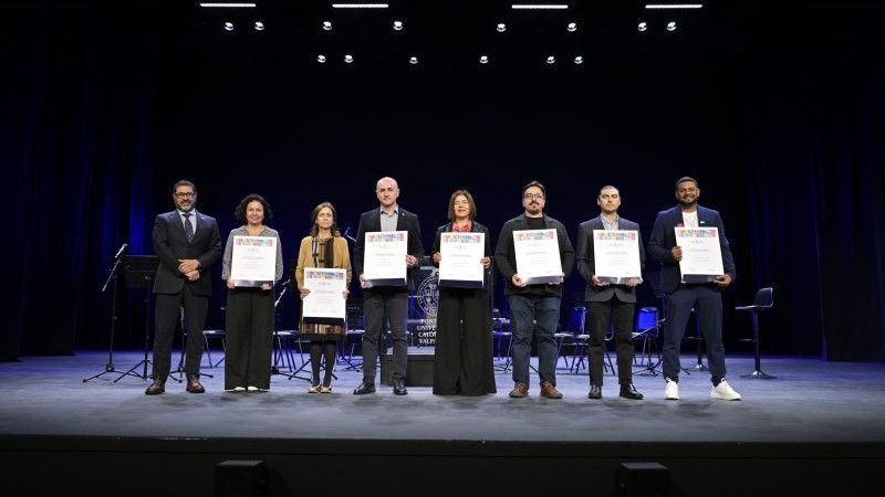 Docentes del Instituto de Geografía reciben sus certificados de reconocimiento a la Excelencia 2025