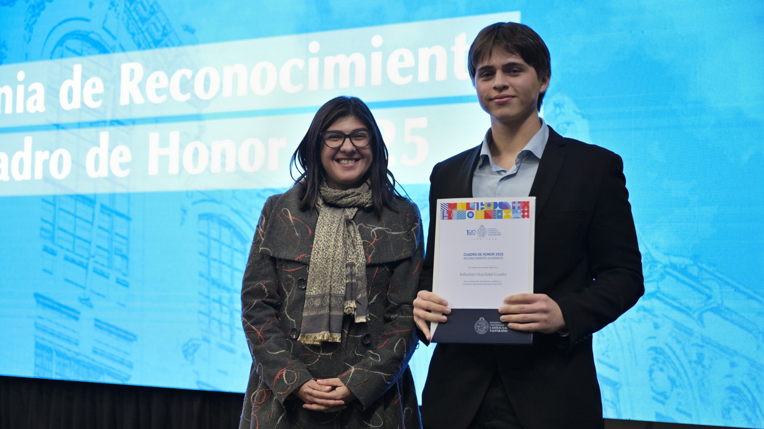 La Pontificia Universidad Católica de Valparaíso distinguió a estudiantes que integran el Cuadro de Honor 2025